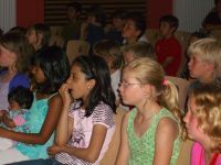 Neue 5 Klässler in der Aula